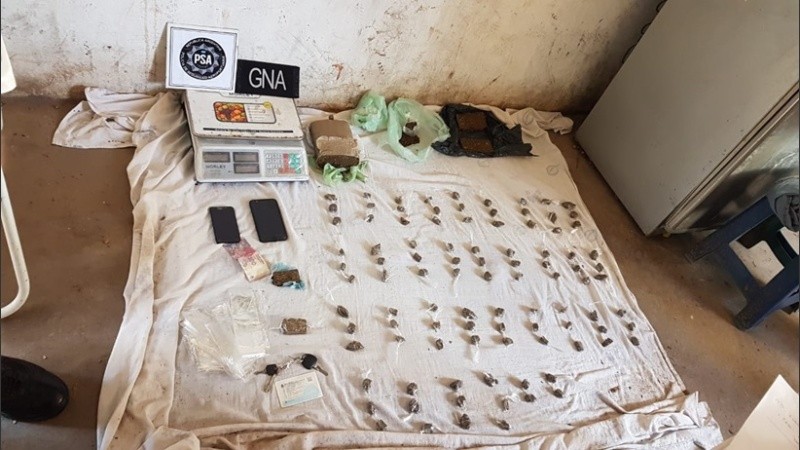 Parte del secuestro de drogas en el operativo policial.