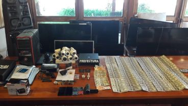 En los allanamientos secuestraron droga, armas y dinero.