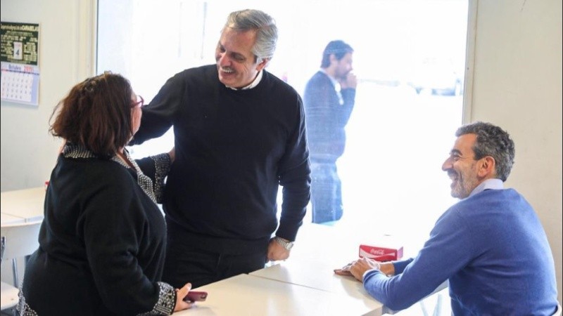 Alberto Fernández y Randazzo, durante un descanso en una estación de servicio. 
