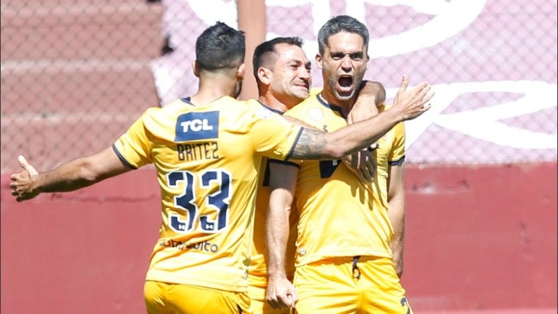 Caruzzo volvió al gol, el primero de pelota parada de Central en el torneo.