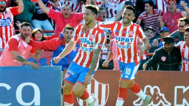 Mazolla lo grita. Anotó a poco de comenzado el complemento.