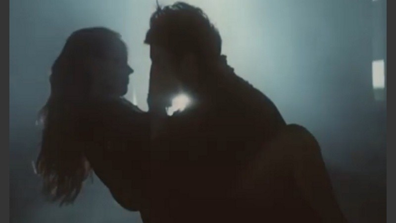 Una de las escenas del video que compartieron los artistas. 