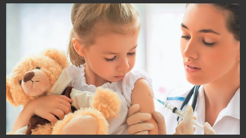 Cuantas más personas estemos vacunadas menos posibilidades tendrán el virus de circular.