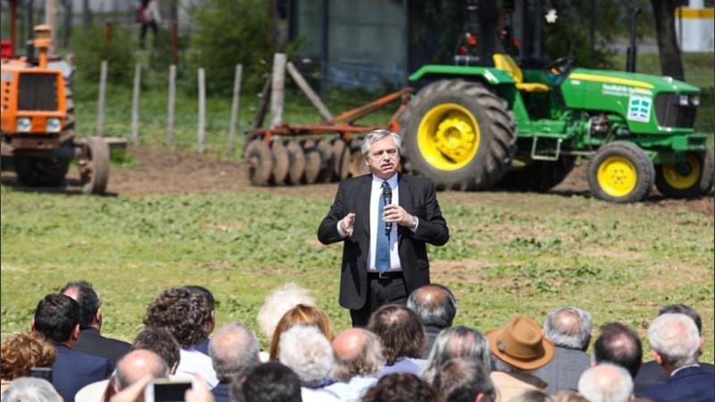 Fernández hizo la presentación en la Facultad de Agronomía de Buenos Aires.