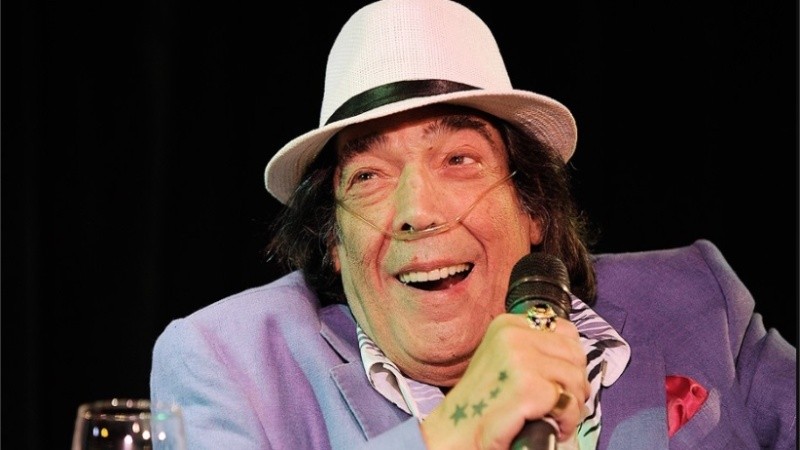 Según el parte médico, Cacho Castaña “se encuentra con antibióticos de amplio espectro y bajo sedación profunda, con soporte de un respirador artificial