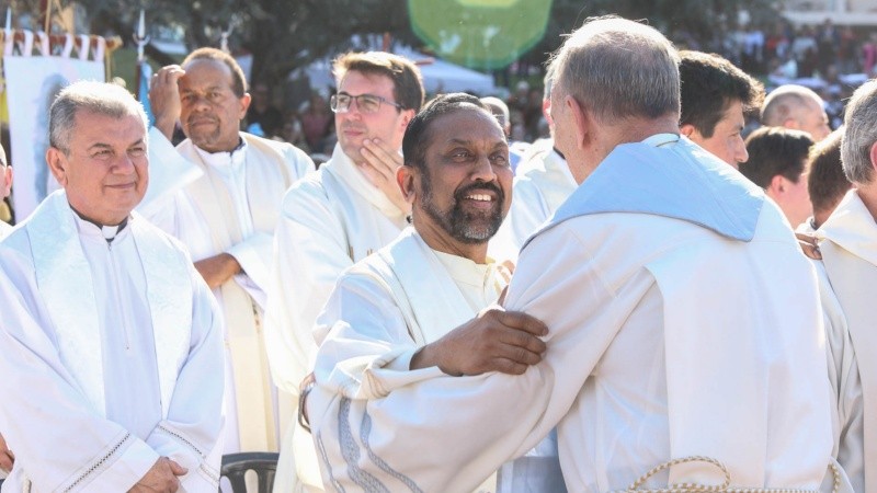El padre Ignacio participó de la ceremonia.