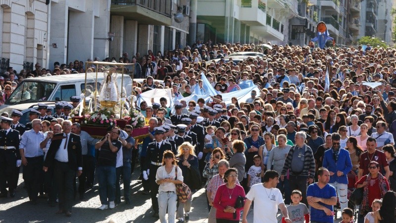 Miles de fieles participaron de la procesión.