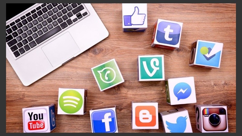 Tiene como objetivo formar profesionales especialistas en la planificación estratégica y gestión de las redes sociales.