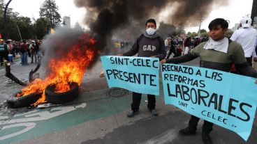 Indígenas llegan al parque Arbolito en el centro-norte de Quito.