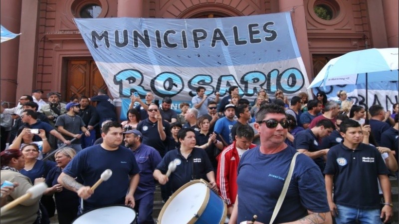 Los municipales de Rosario este miércoles de protesta.