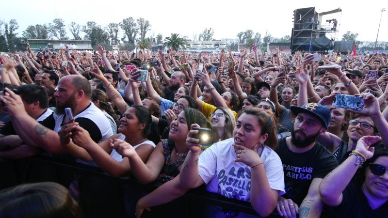 Una multitud disfrutó de una nueva edición del Festival Bandera en el hipódromo.