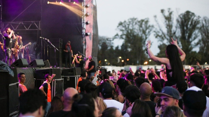 Una multitud disfrutó de una nueva edición del Festival Bandera en el hipódromo.