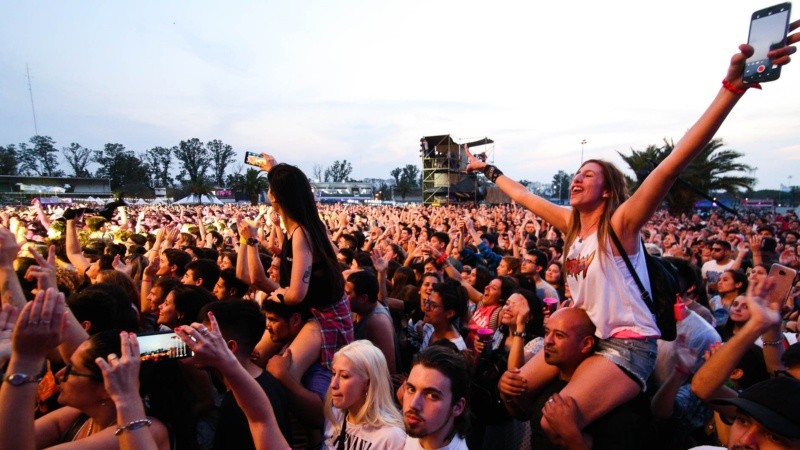 Una multitud disfrutó de una nueva edición del Festival Bandera en el hipódromo.