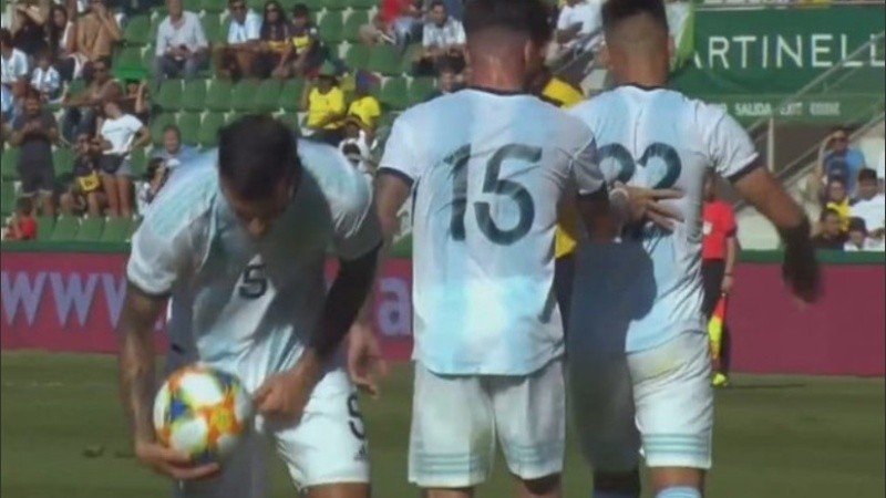 Tras el cruce, Lautaro Martínez y Leandro Paredes festejaron el tercer gol de Argentina.
