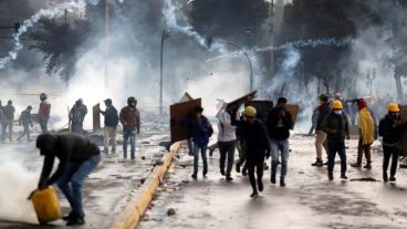 Se dispuso suspender en estado de excepción entre las 11.30 y las 20 de este domingo en Quito para facilitar el desplazamiento de personas que habían quedado aisladas por la medida.