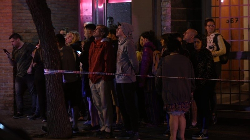 El siniestro se produjo en el quinto piso del edificio.