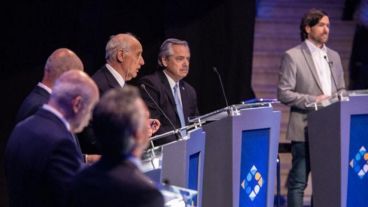 No hubo foto al final con todos los candidatos.