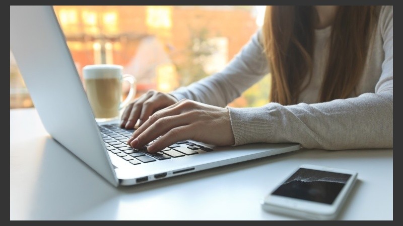 Los interesados/as deberán cargar el proyecto en la plataforma virtual especialmente diseñada y denominada “Gestor de Proyectos».