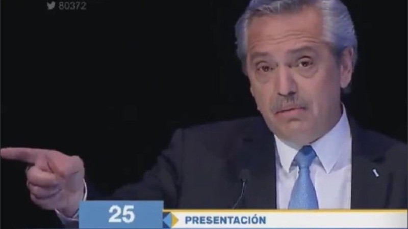 Macri acusó a Fernández por el dedo levantado.