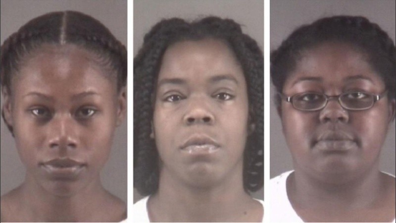 Las tres mujeres detenidas.