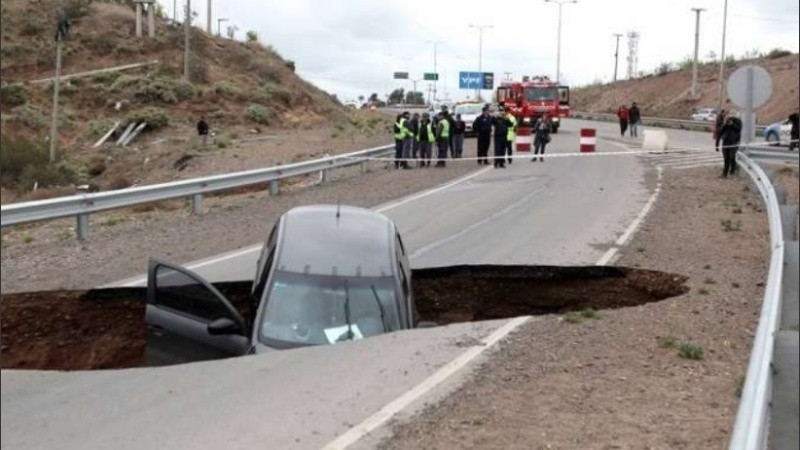 Así quedó el auto en el que viajaban dos hombres de la zona.
