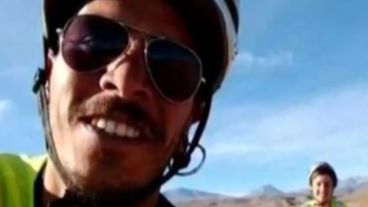 Molina estaba hospedado en un hostel a dos cuadras del Instituto Ecuatoriano de Seguridad Social, cuando sintió hambre y salió a comprar víveres, en pleno toque de queda.