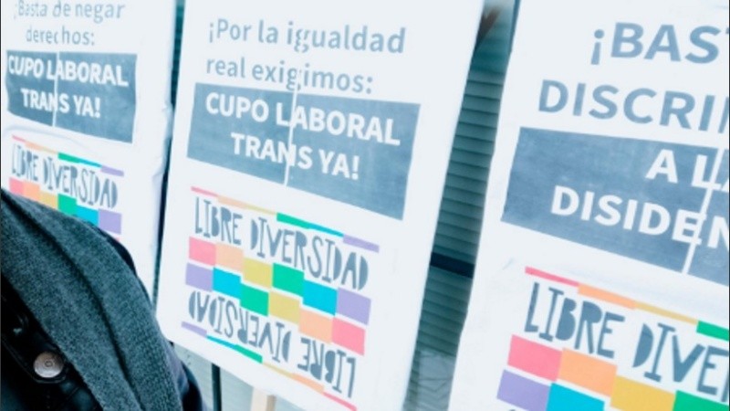 El reclamo en la Legislatura es por la aprobación de la ley que garantice la inclusión trans en el campo laboral. 