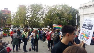 Una movilización reclamó en la Legislatura el cupo laboral travesti-trans.