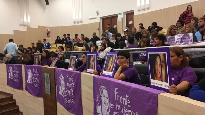 Las mujeres en la sesión de este jueves.