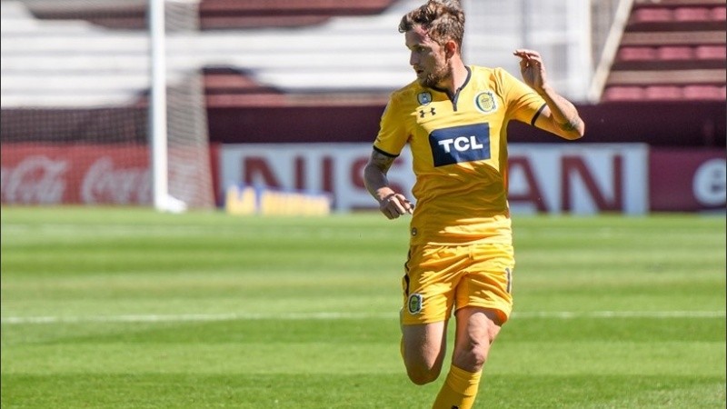 Colazo tuvo minutos de acción ante Lanús desde el banco.