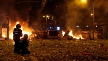 Disturbios en Barcelona dejaron varios heridos.