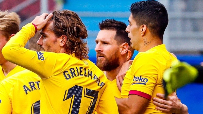 Griezmann, junto a Messi y Suárez. El francés no está en su mejor momento.