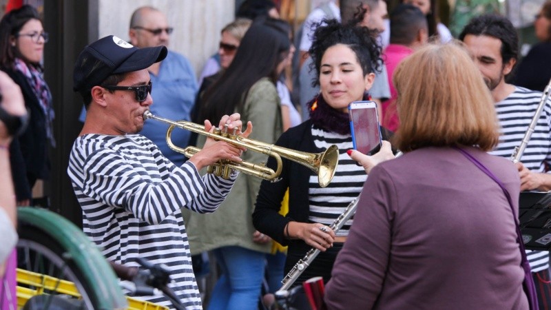 El particular panorama de calle San Luis este sábado. 