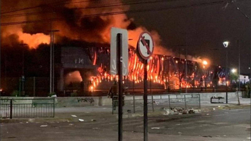 El incendio fue incendiado este domingo a la madrugada.