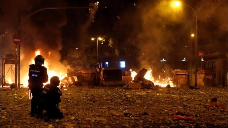 Por segundo día, el Ejército dispuso un toque de queda para este domingo desde las 19 y hasta las 6 del lunes.