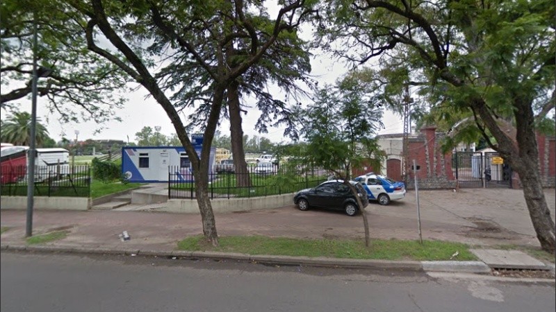 El destacamento policial está situado en Ovidio Lagos al 2300. 