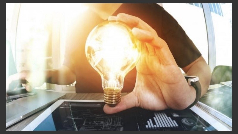 Bartolacci sostuvo que parte de los recursos de la Universidad deben invertirse para promover la investigación en temas estratégicos que aporten a desarrollo de Rosario y la región.