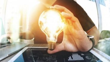 Bartolacci sostuvo que parte de los recursos de la Universidad deben invertirse para promover la investigación en temas estratégicos que aporten a desarrollo de Rosario y la región.