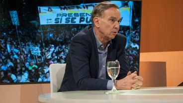 Pichetto pasó por los estudios de El Tres antes de la marcha del Sí se puede.