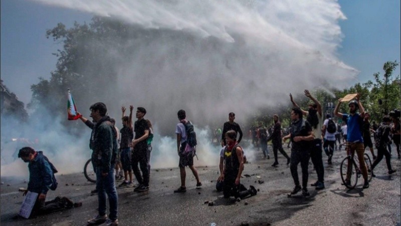 Los manifestantes seguían presentes en las calles de Santiago.