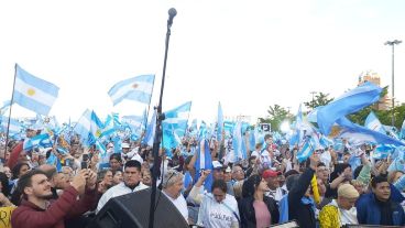 Una multitud en la marcha del "Sí se puede", este martes en Rosario.