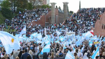 Las escalinatas del Parque España, colmadas en el acto del "Sí, se puede".