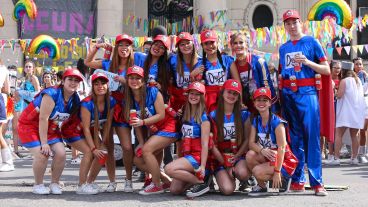 Color, música y buenos disfraces. La "bajada de medicina" tuvo lugar este miércoles por la mañana.