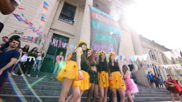 Color, música y buenos disfraces. La "bajada de medicina" tuvo lugar este miércoles por la mañana.