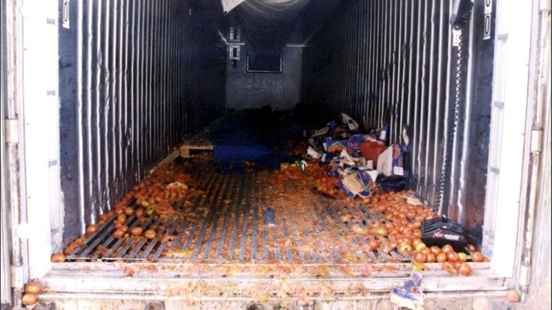 Archivo: el camión donde encontraron a 58 chinos muertos en 2000.
