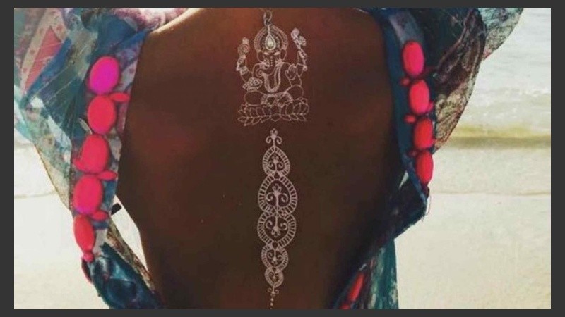 Algunas modelos e it girls mostraron sus cuerpos con estas pinturas en la piel.