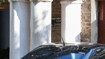 "Familia Lange", indica el cartel colocado en la puerta de Pago Largo 654.