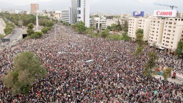 Siguen las protestas en Chile y cada vez más gente se moviliza.