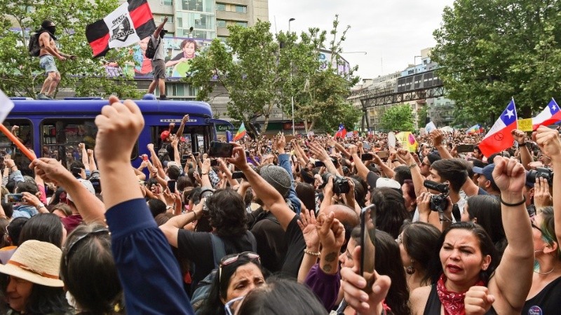 Siguen las protestas en Chile y cada vez más gente se moviliza.