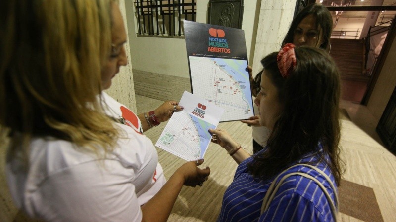 Los museos de la ciudad abrieron hasta la medianoche y mucha gente disfrutó de ellos. 